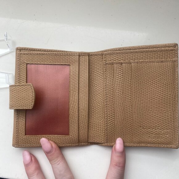 Salvatore Ferragamo Bifold Leather Wallet - Beige Vara Bow - Picture 11 of 12